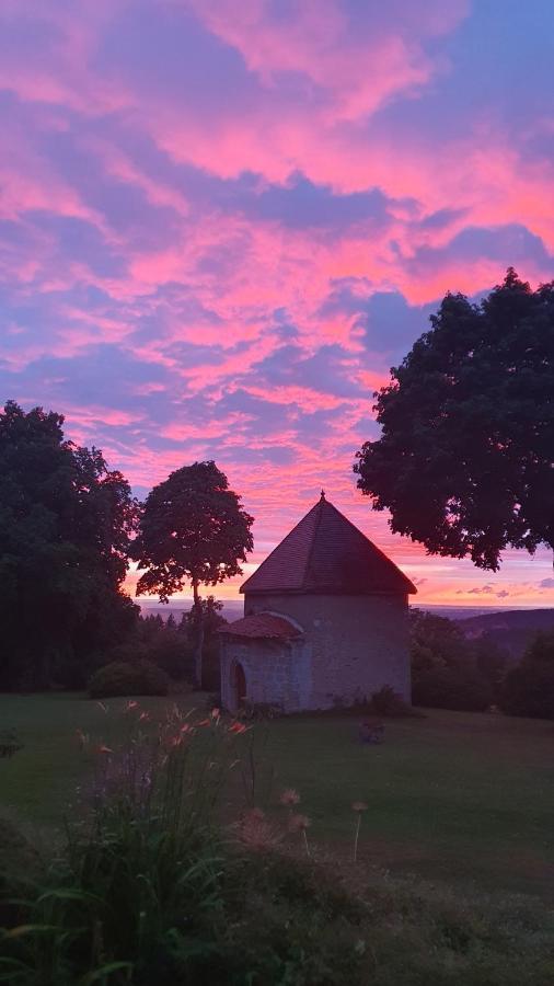Bed and Breakfast Domaine De Montvianeix Saint-Victor-Montvianeix Exterior foto