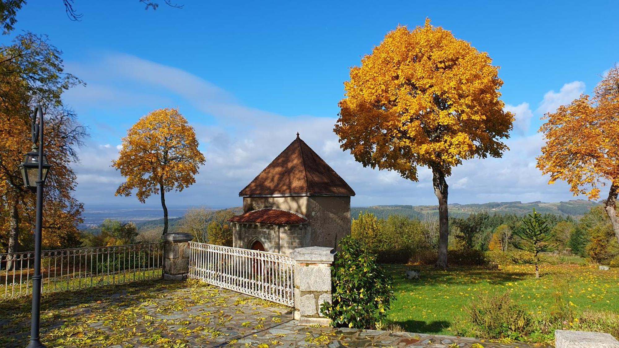 Bed and Breakfast Domaine De Montvianeix Saint-Victor-Montvianeix Exterior foto
