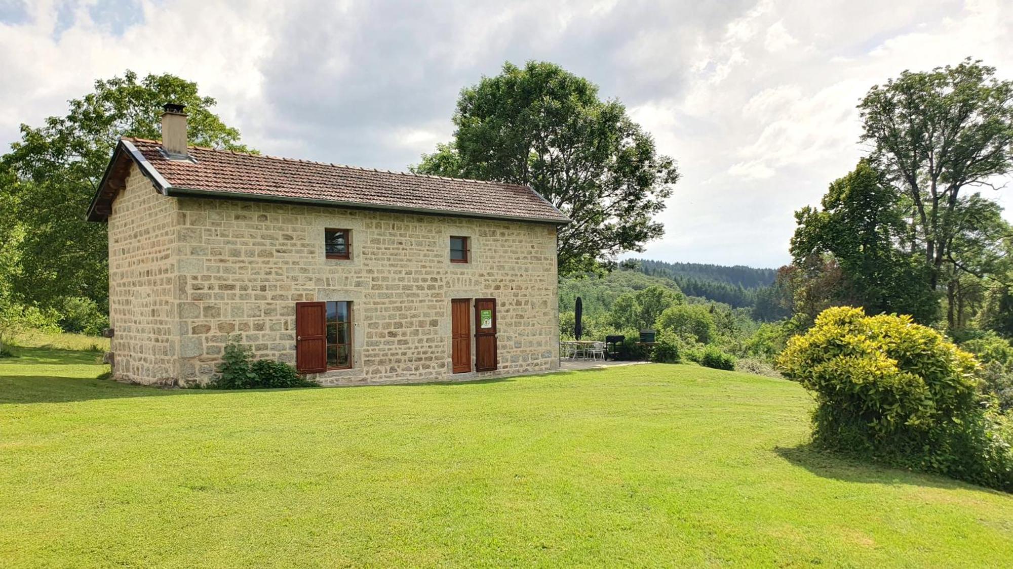 Bed and Breakfast Domaine De Montvianeix Saint-Victor-Montvianeix Exterior foto